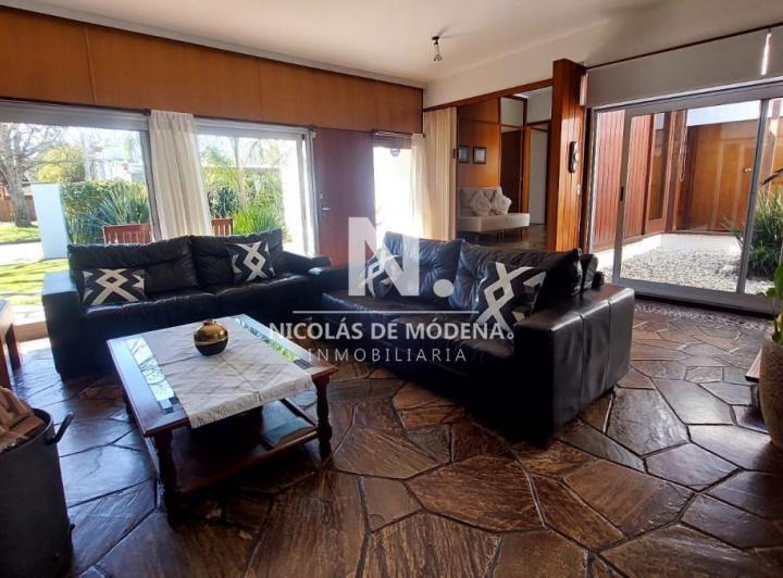 Oportunidad. Vende Casa de cuatro dormitorios en Mansa Punta del Este 4