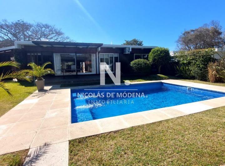 Oportunidad. Vende Casa de cuatro dormitorios en Mansa Punta del Este 2