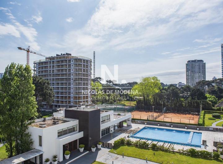 Departamento de 1 y medio dormitorio en venta a pasos de Playa Brava 1