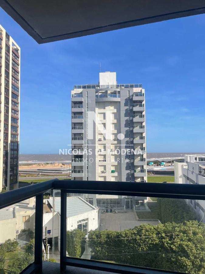 apartamento en alquiler de verano de 2 dormitorios con balcon con hermosa vista en Punta del Este