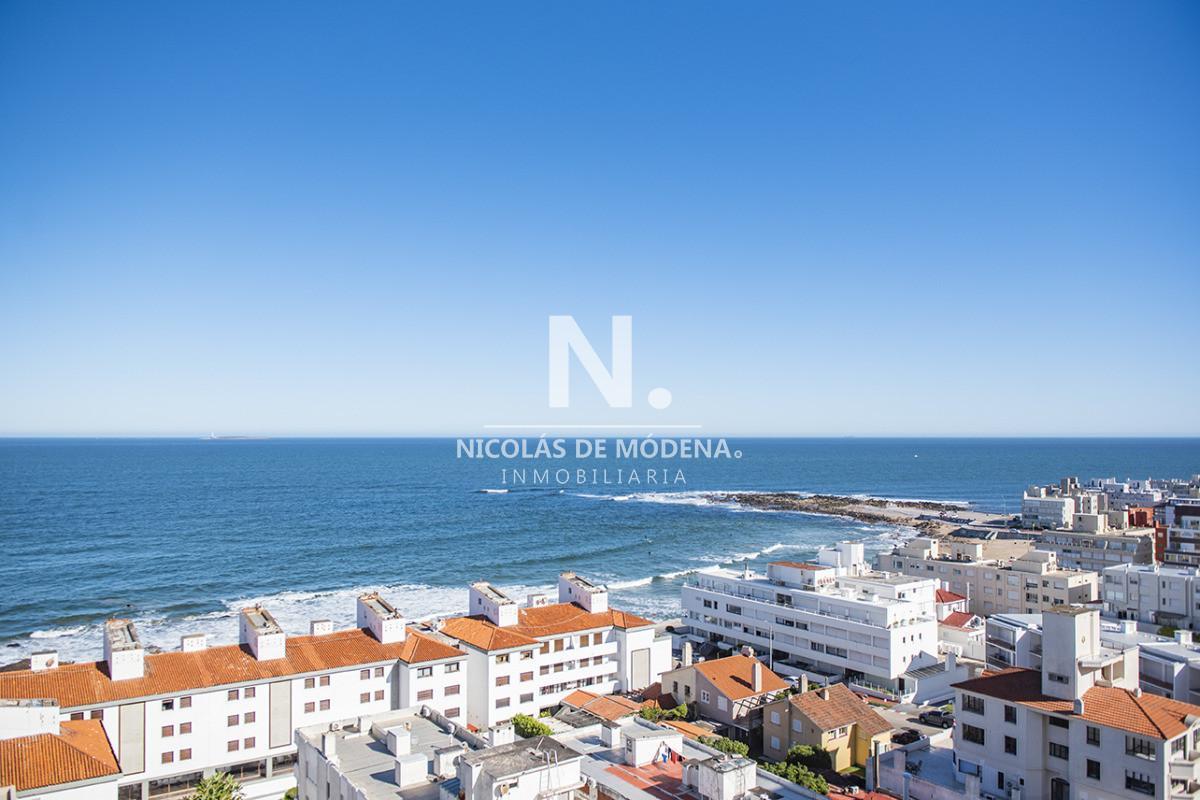 Departamento de 1 dormitorio y medio en venta en Peninsula, vista al mar.