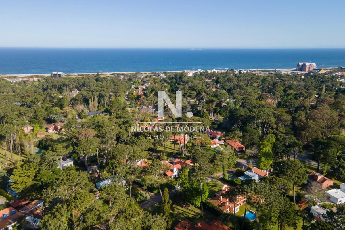 Vende casa de 3 dormitorios, con parrillero y piscina en San Rafael, Punta del Este