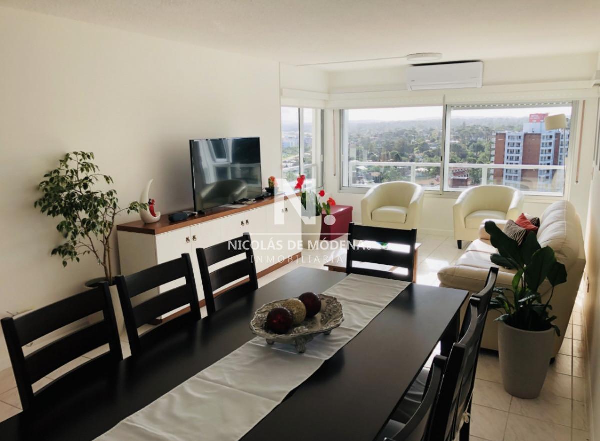 Apartamento de 2 dormitorios y dependencia en alquiler de verano