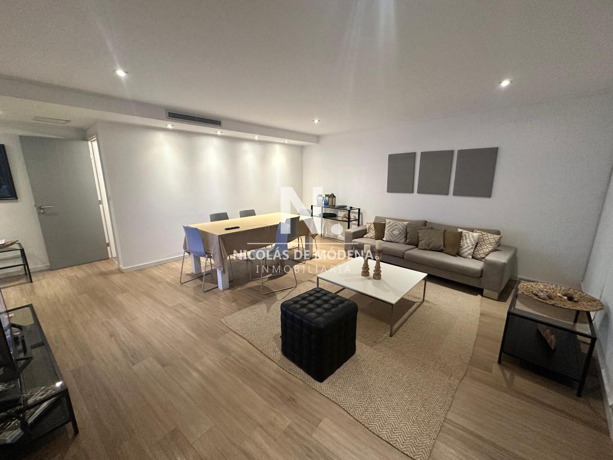 Vende apartamento en Alexander Boulevard de 2 dormitorios.