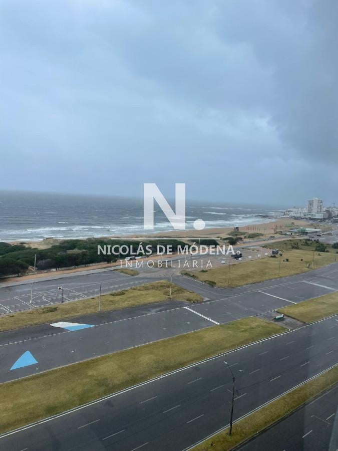 Apartamento de dormitorio y medio en primera linea de la brava