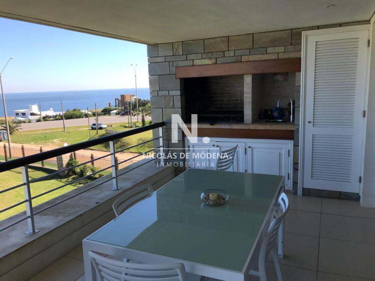 Comodo e iluminado departamento en venta de 2 dormitorios con preciosa vista al mar. Veramansa en Ma