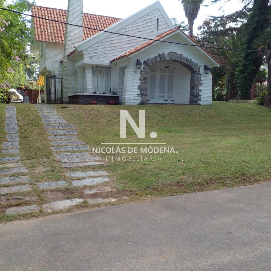 Alquila casa de 2 dormitorios, con parrillero y piscina en San Rafael, Punta del Este
