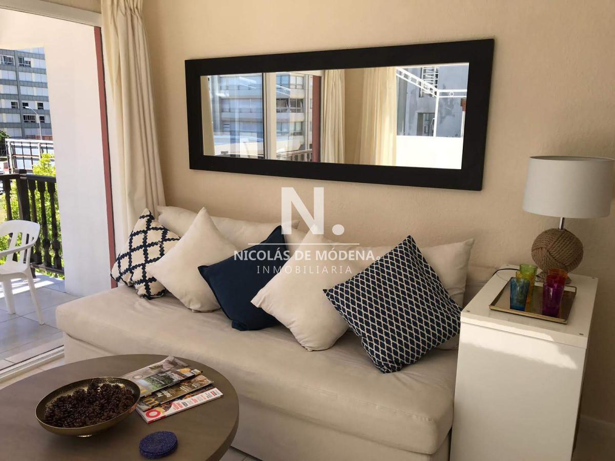Apartamento en venta en Peninsula, Punta del Este de  2 dormitorios