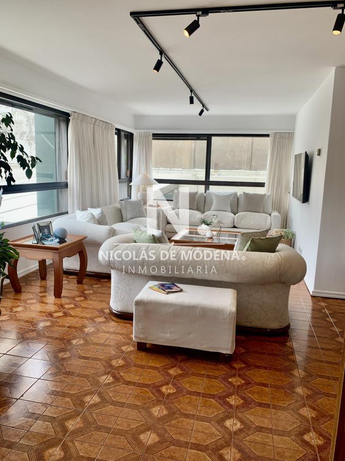 En venta apartamento de 2 mas dep. en Península, Punta del Este