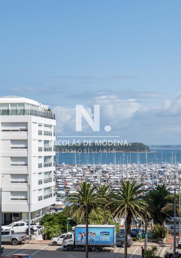 Vende apartamento de 2 dormitorios en Península, Punta del Este