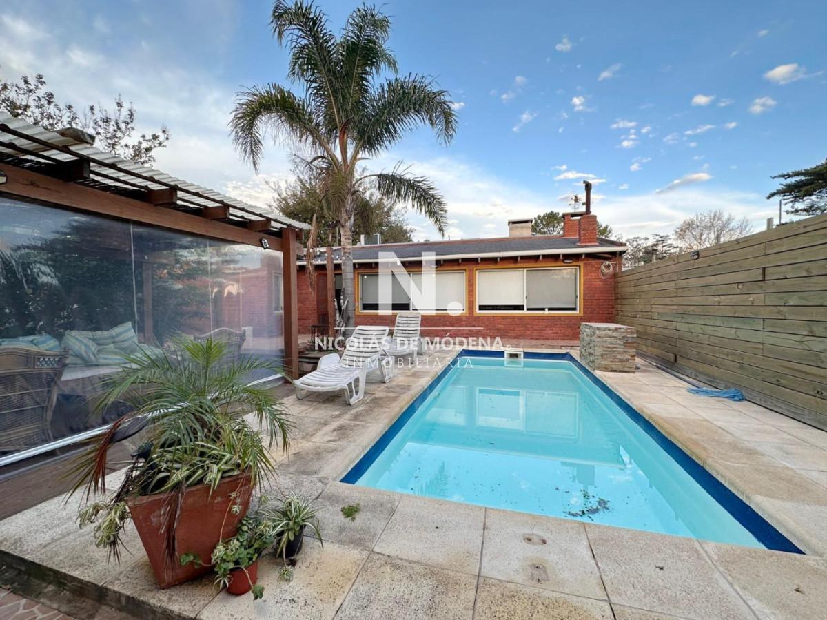 Casa en venta 3 dormitorios con piscina climatizada y losa radiante - Punta del Este