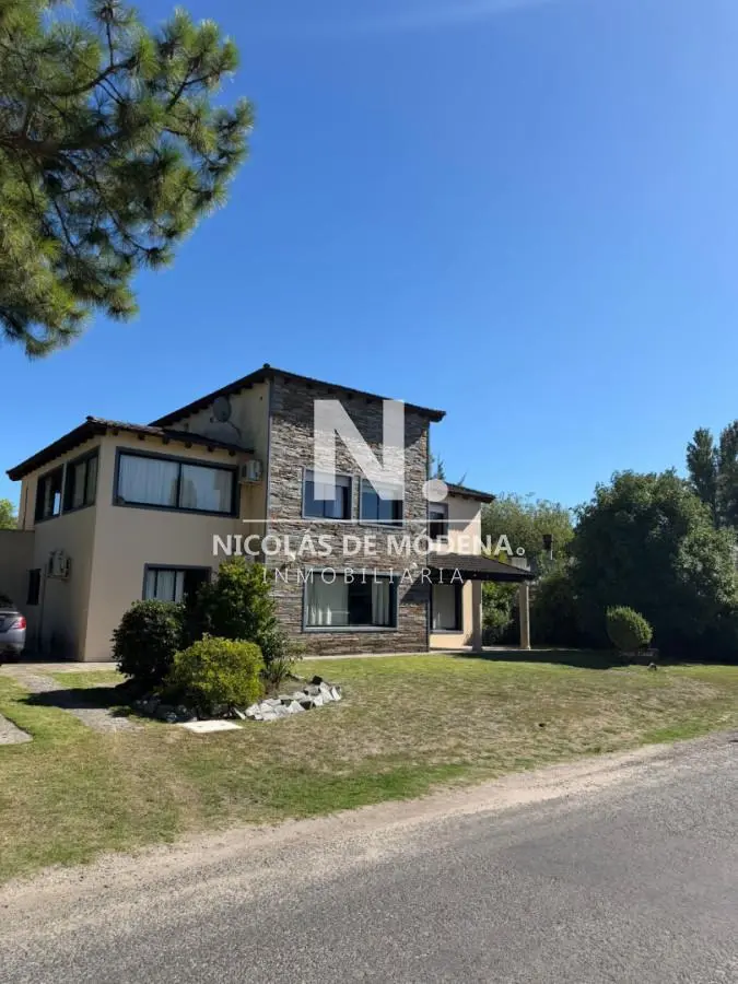 Chaletde 6 dormitorios en venta en barrio cerrado, Punta del Este 2