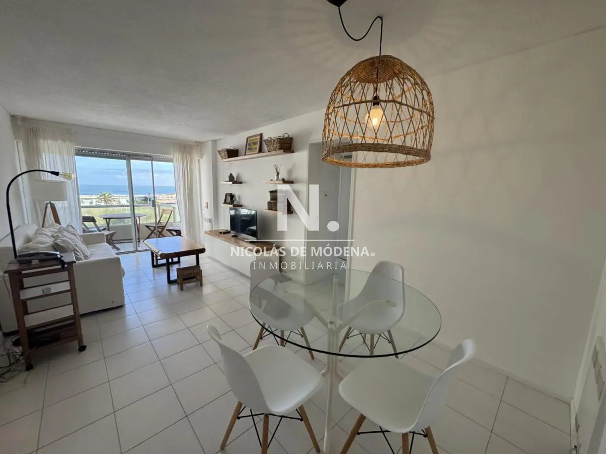 Apartamento en venta con vista directa al mar 1