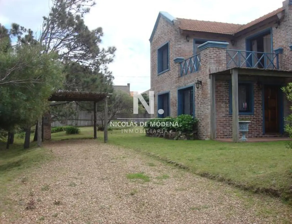 CASA EN PROPIEDAD HORIZONTAL, EN ZONA DE TIO TOM 4