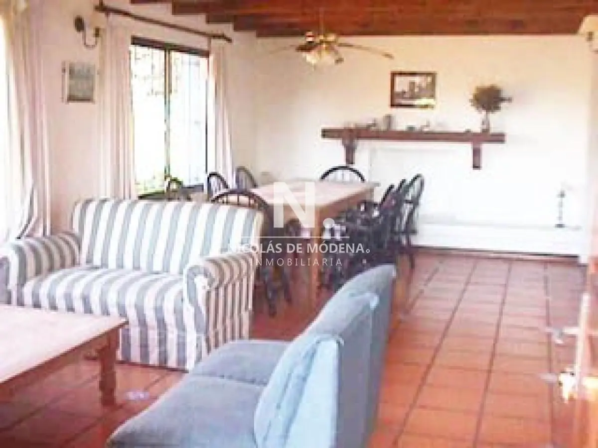 CASA EN PROPIEDAD HORIZONTAL, EN ZONA DE TIO TOM 1