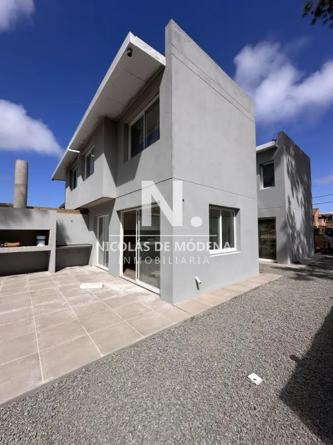 Vende casa de 3 dormitorios en Jardines de Cordoba, Punta del Este 4
