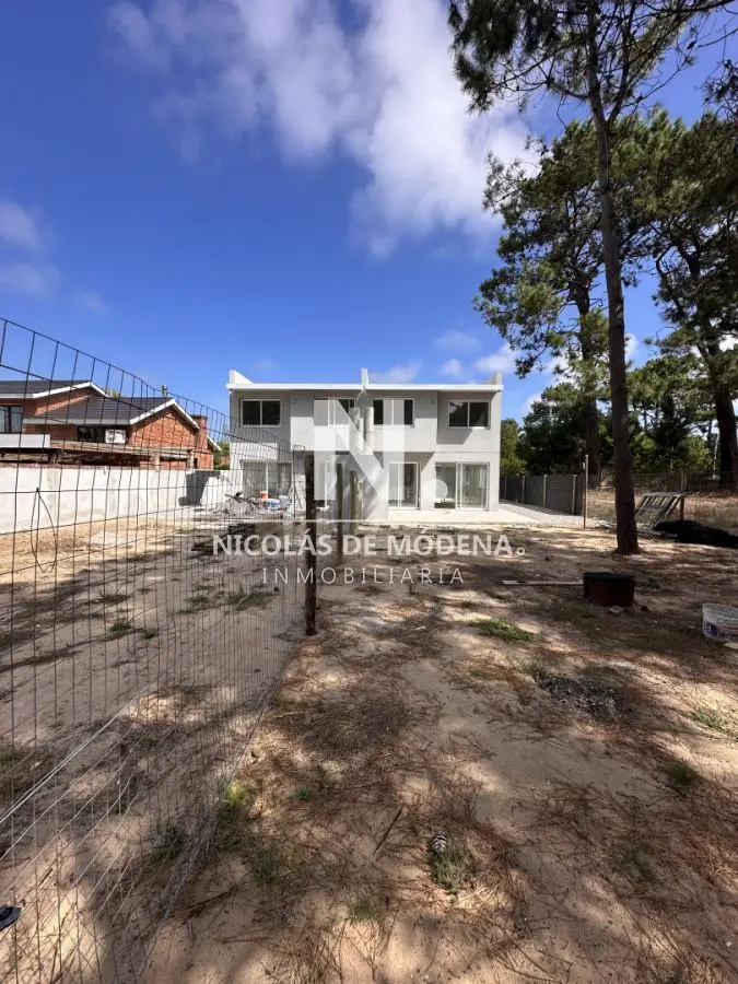 Vende casa de 3 dormitorios en Jardines de Cordoba, Punta del Este 2