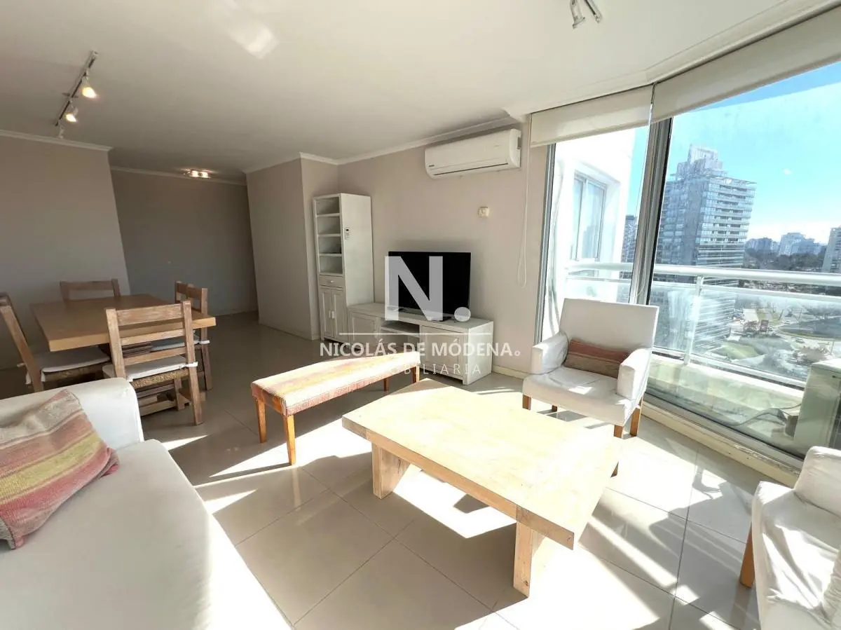 apartamento en venta de 3 dormitorios 3 baños, zona shopping, punta del este 2