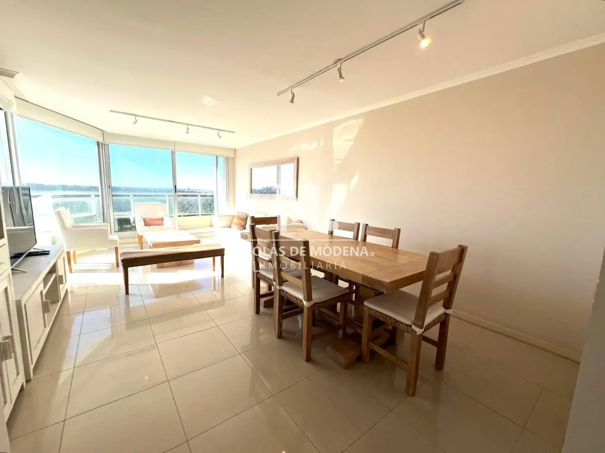 apartamento en venta de 3 dormitorios 3 baños, zona shopping, punta del este 4