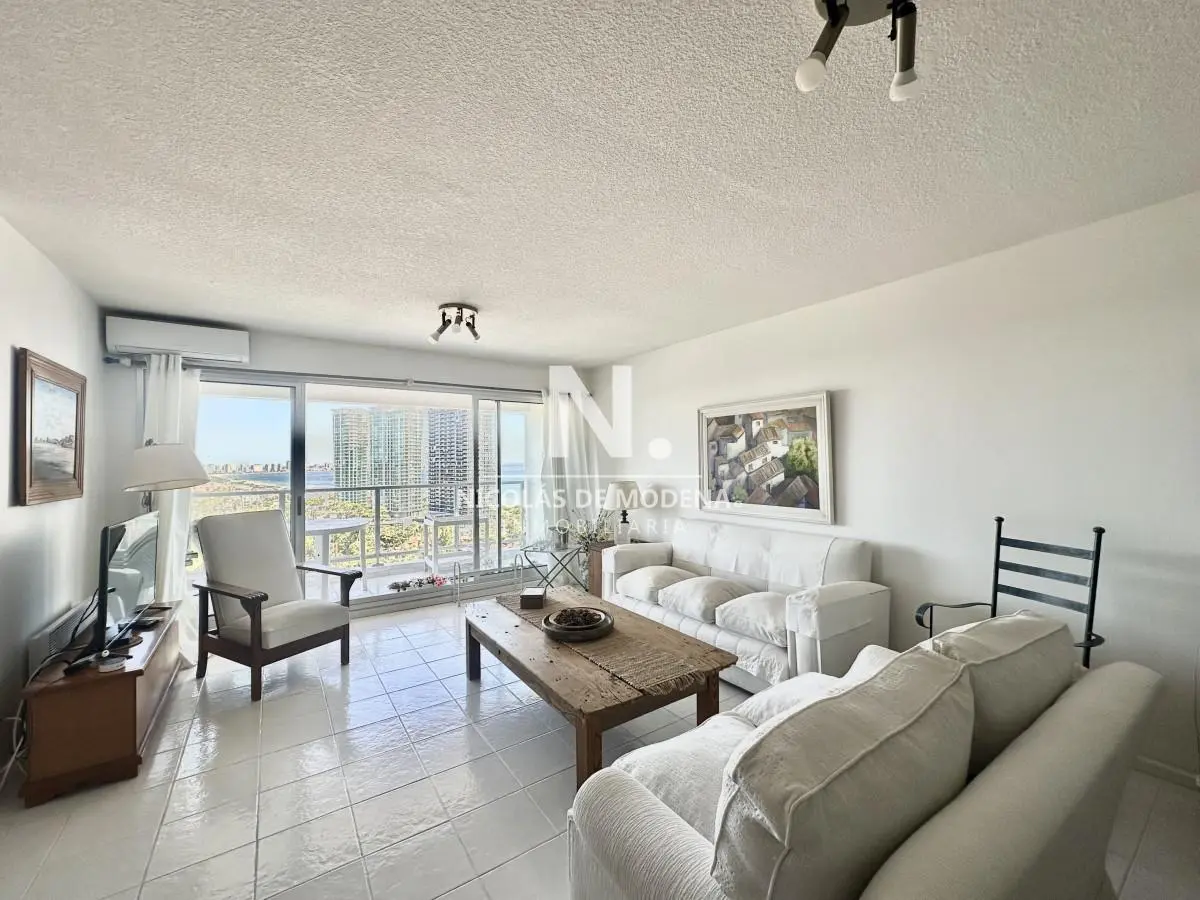 Venta apartamento 3 dormitorios. Playa mansa, Punta del Este. 2