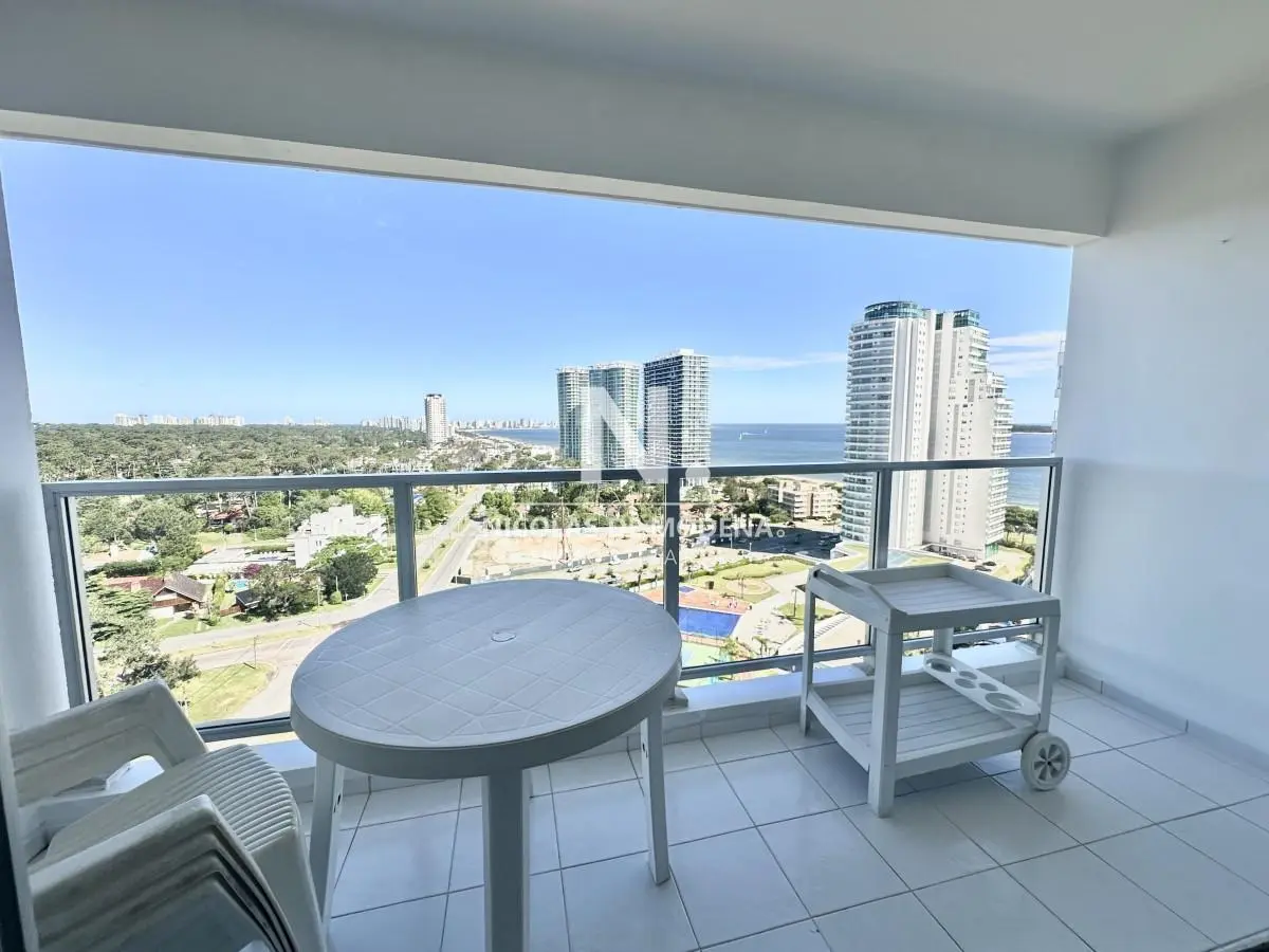 Venta apartamento 3 dormitorios. Playa mansa, Punta del Este. 1