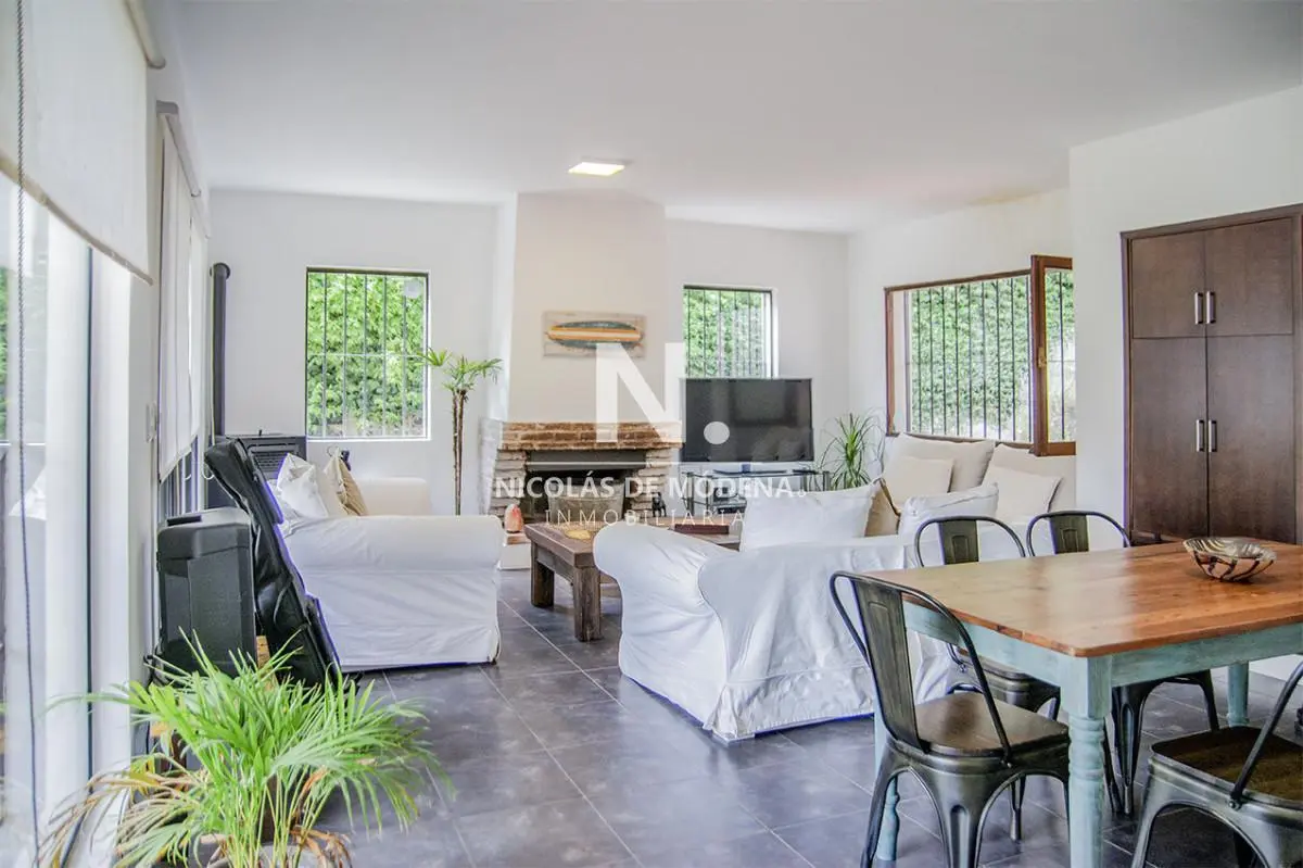 Excelente chalet de 5 dormitorios en venta a pasos de Playa Mansa Punta del Este 4