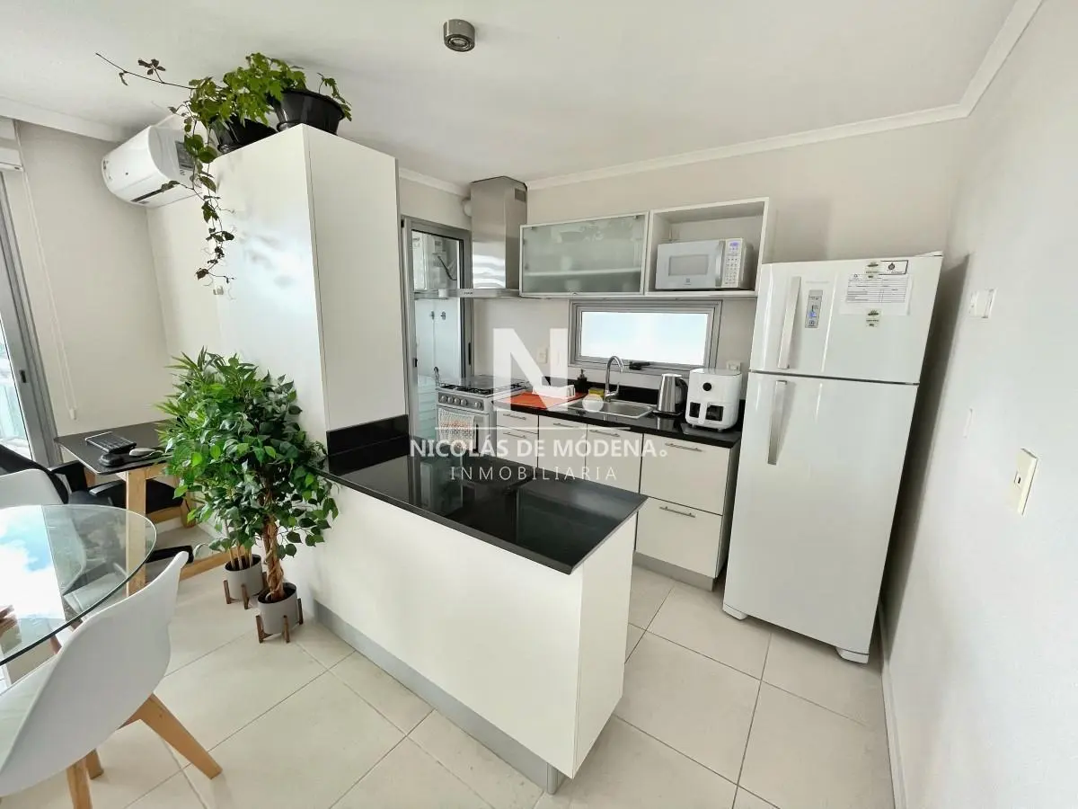En alquiler de temporada, piso alto con amenities completos, terraza y garage, 1 dorm y medio y lava 2