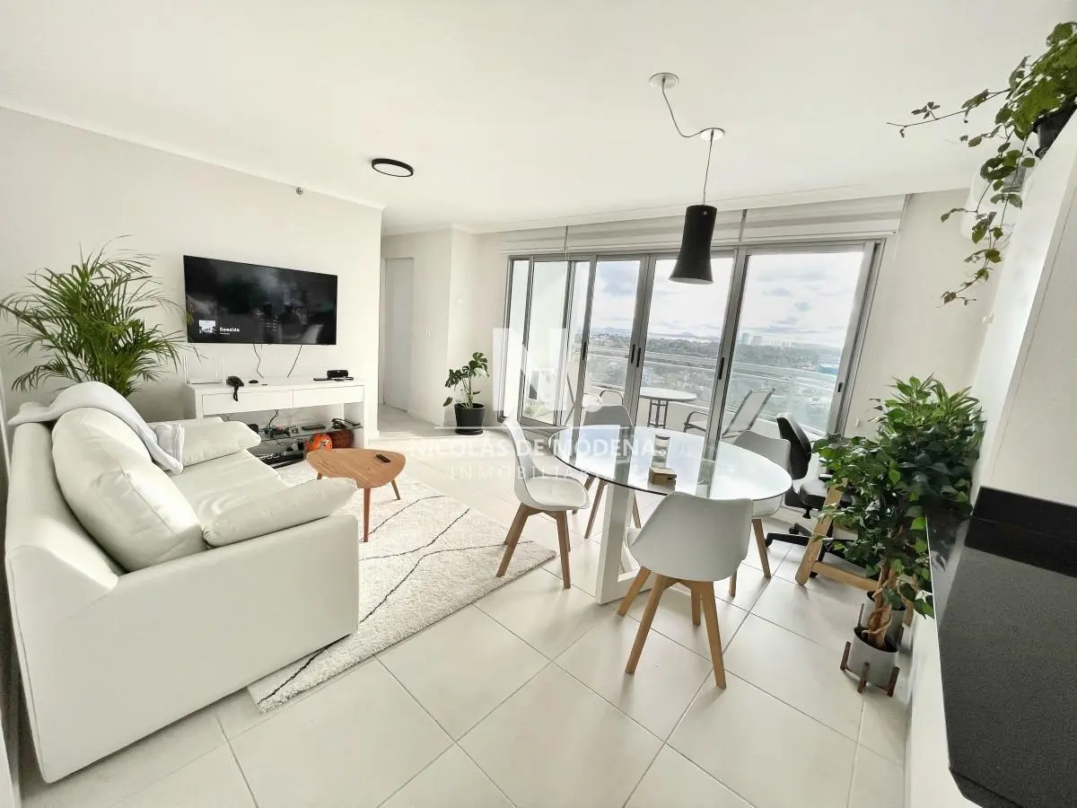 En alquiler de temporada, piso alto con amenities completos, terraza y garage, 1 dorm y medio y lava 4