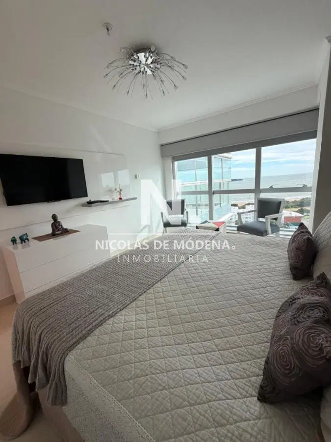 En venta casa 3 dormitorios en Playa Mansa, Punta del Este 2
