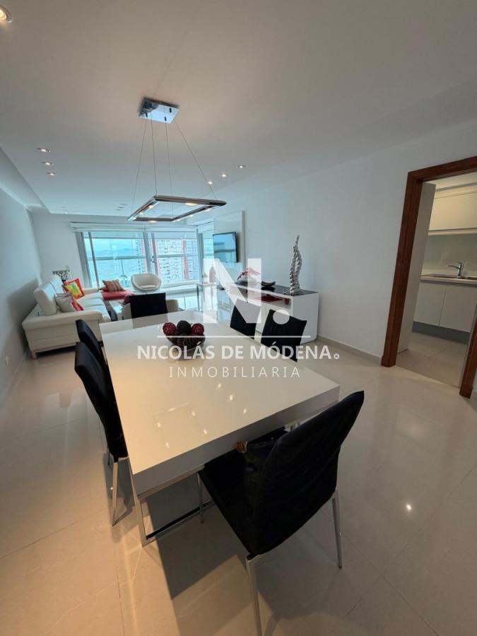 En venta casa 3 dormitorios en Playa Mansa, Punta del Este