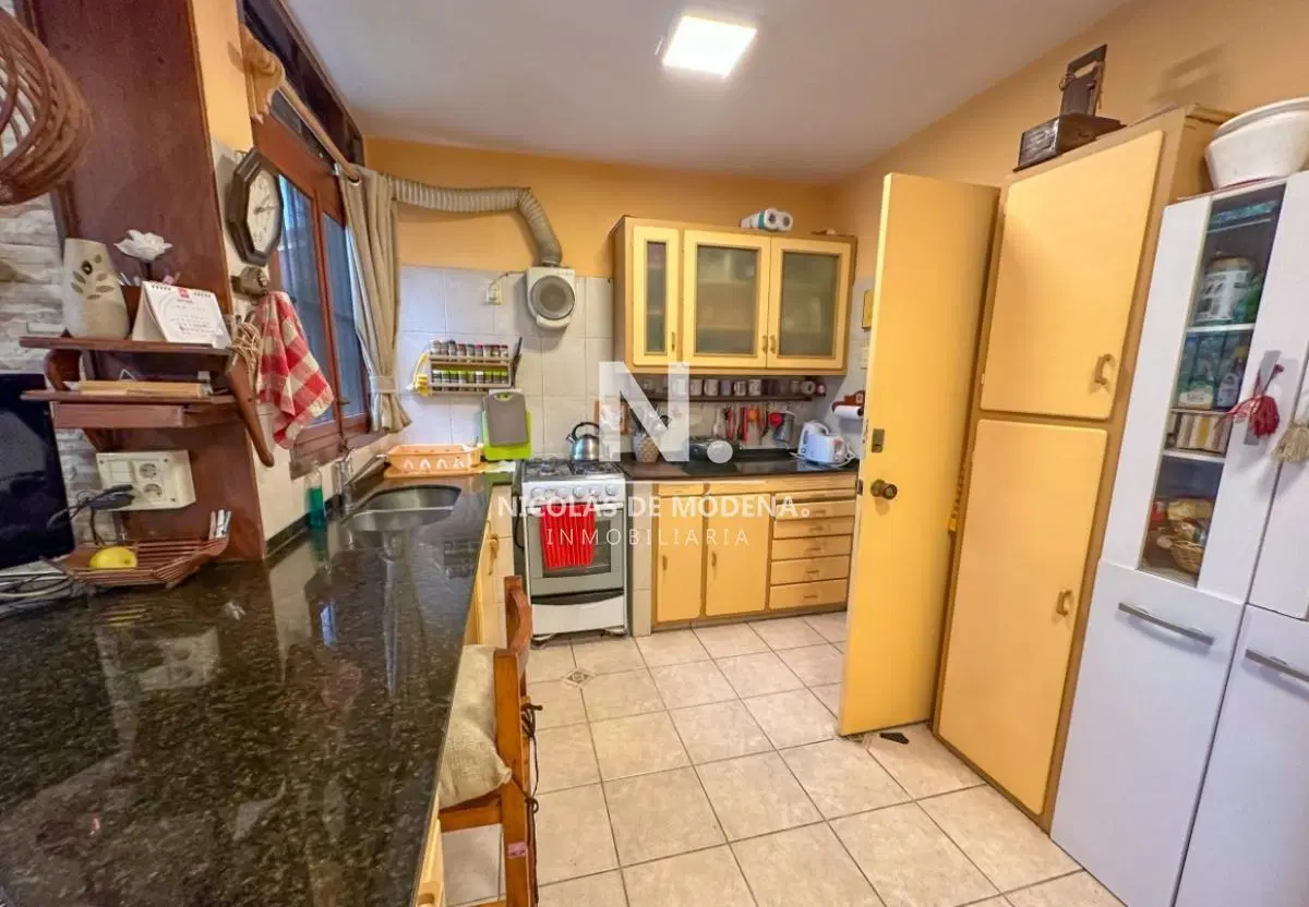 Casa a la venta en playa Mansa Puntal del este 3 dorm + serv con amplio jardín y piscina 2