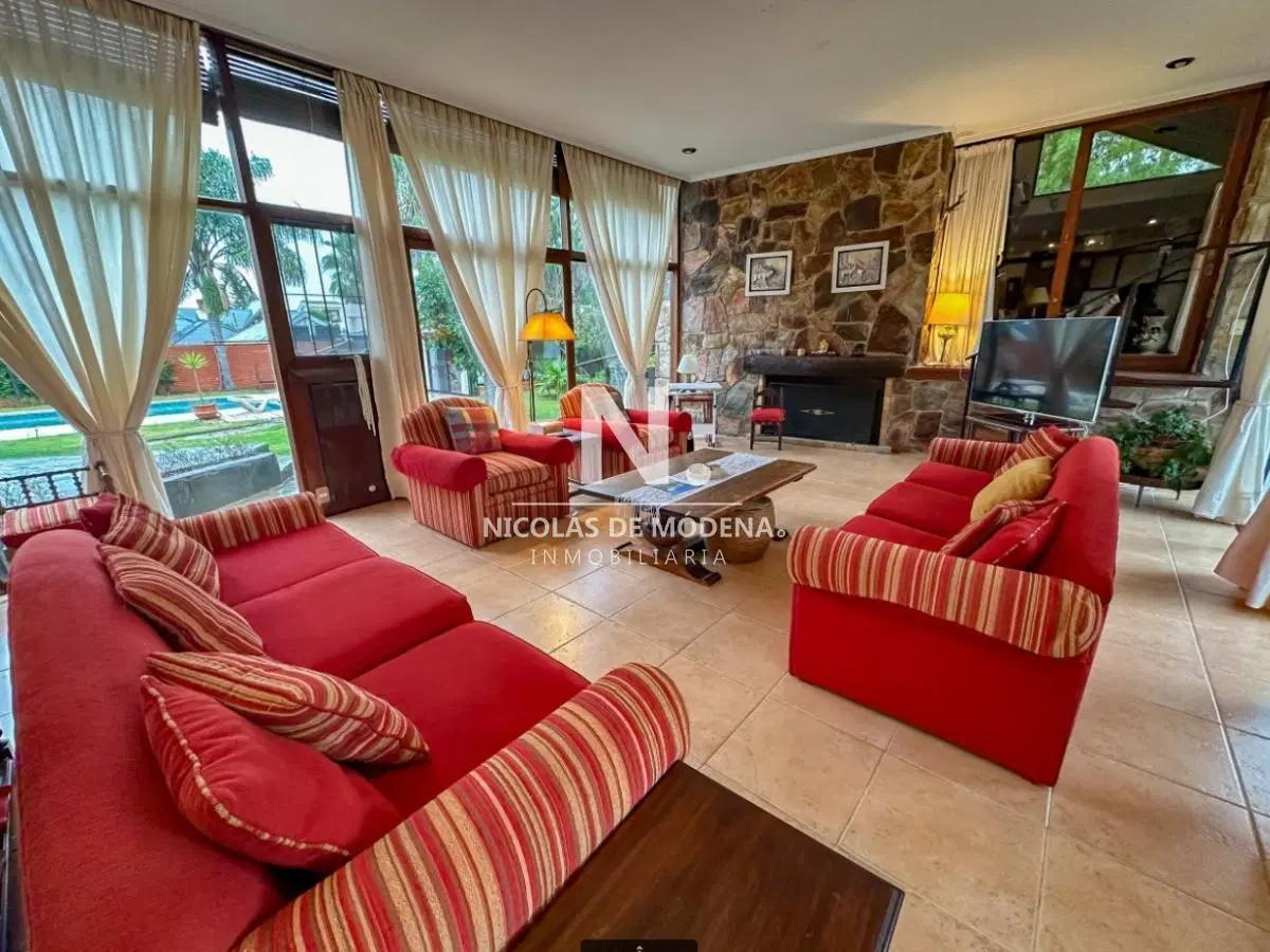 Casa a la venta en playa Mansa Puntal del este 3 dorm + serv con amplio jardín y piscina 4
