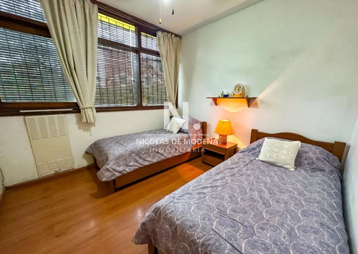 Casa a la venta en playa Mansa Puntal del este 3 dorm + serv con amplio jardín y piscina 3