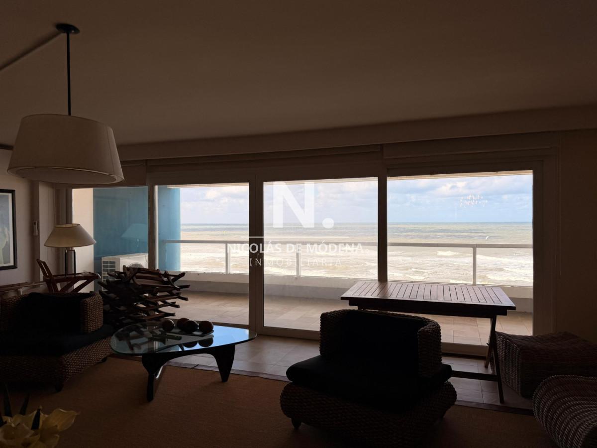 Vende apartamento con vista al mar, de 4 dormitorios en Brava, Punta del Este
