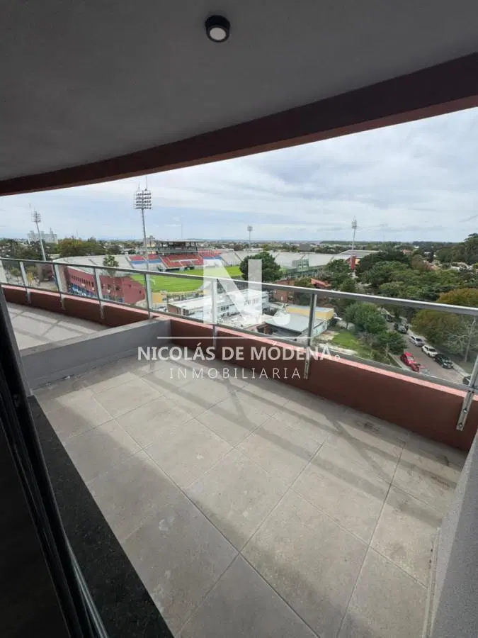 Vende impecable apartamento de 3 dormitorios con vista increíble y 2 cocheras 2