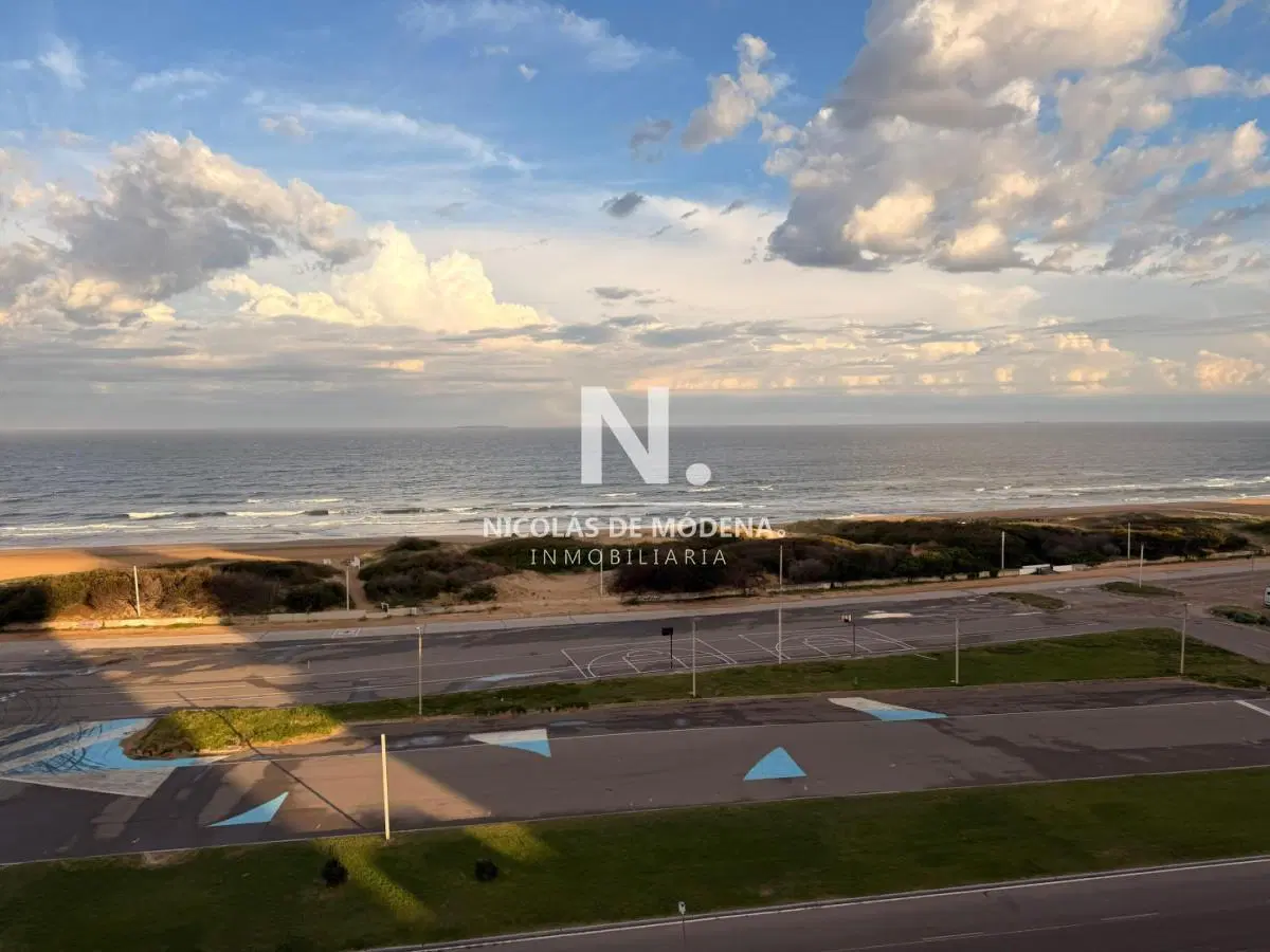 Apartamento de 1 dormitorio en venta, con garage en Brava, Punta del Este 1