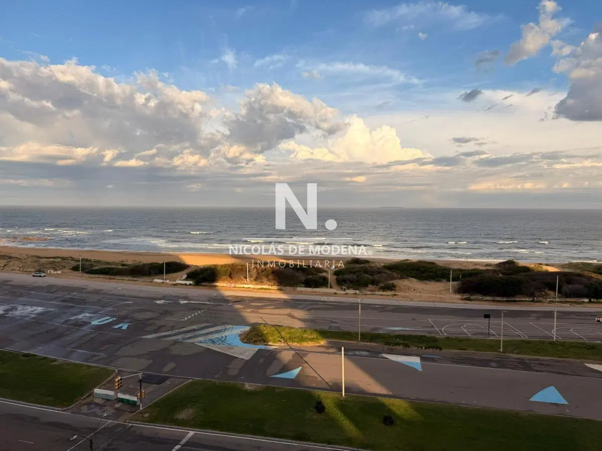 Apartamento de 1 dormitorio en venta, con garage en Brava, Punta del Este 3