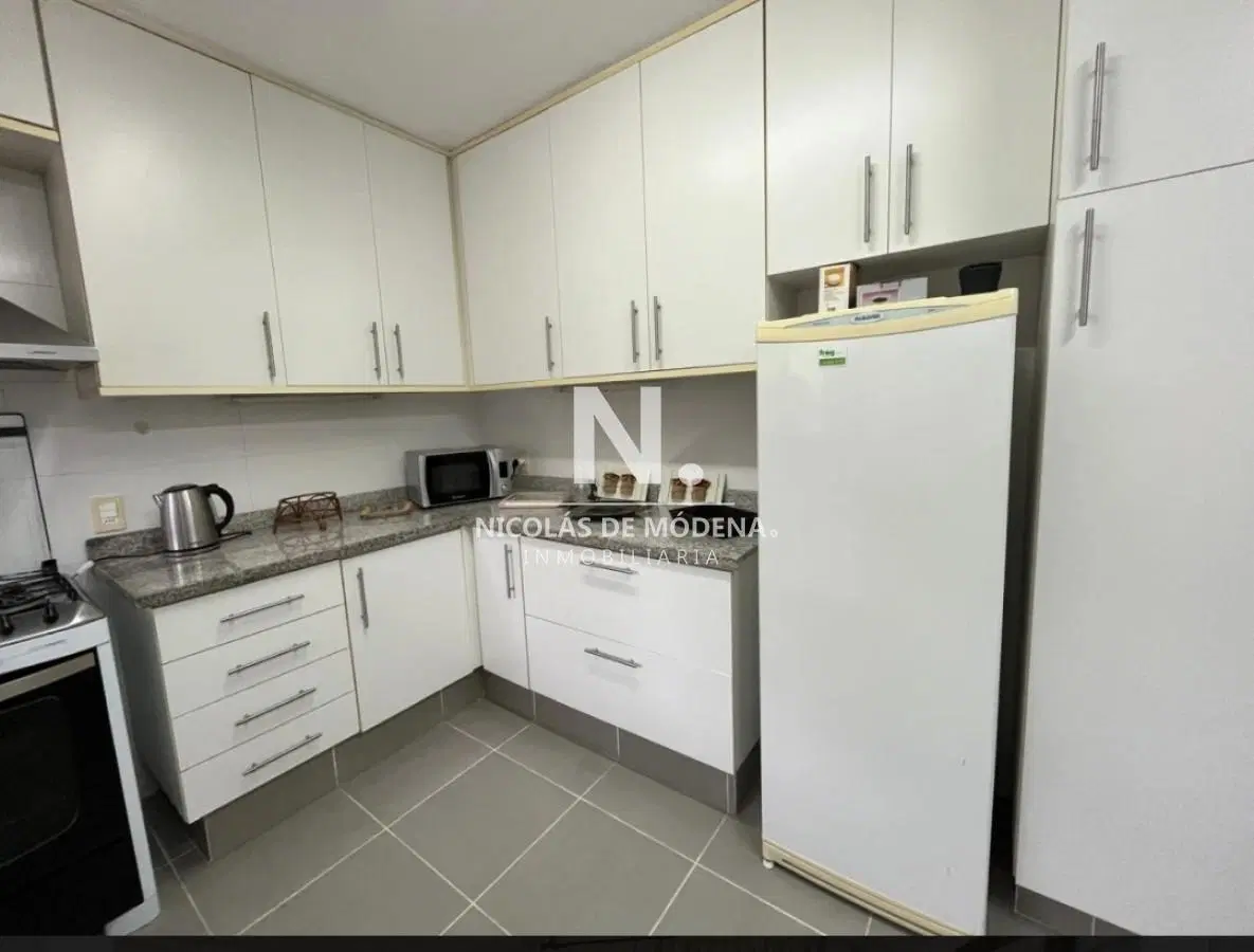Casa en venta en 5 dormitorios en venta en Lugano 8