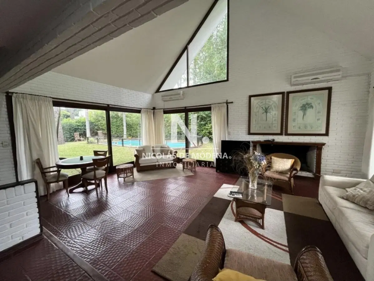 Casa en venta en 5 dormitorios en venta en Lugano 4