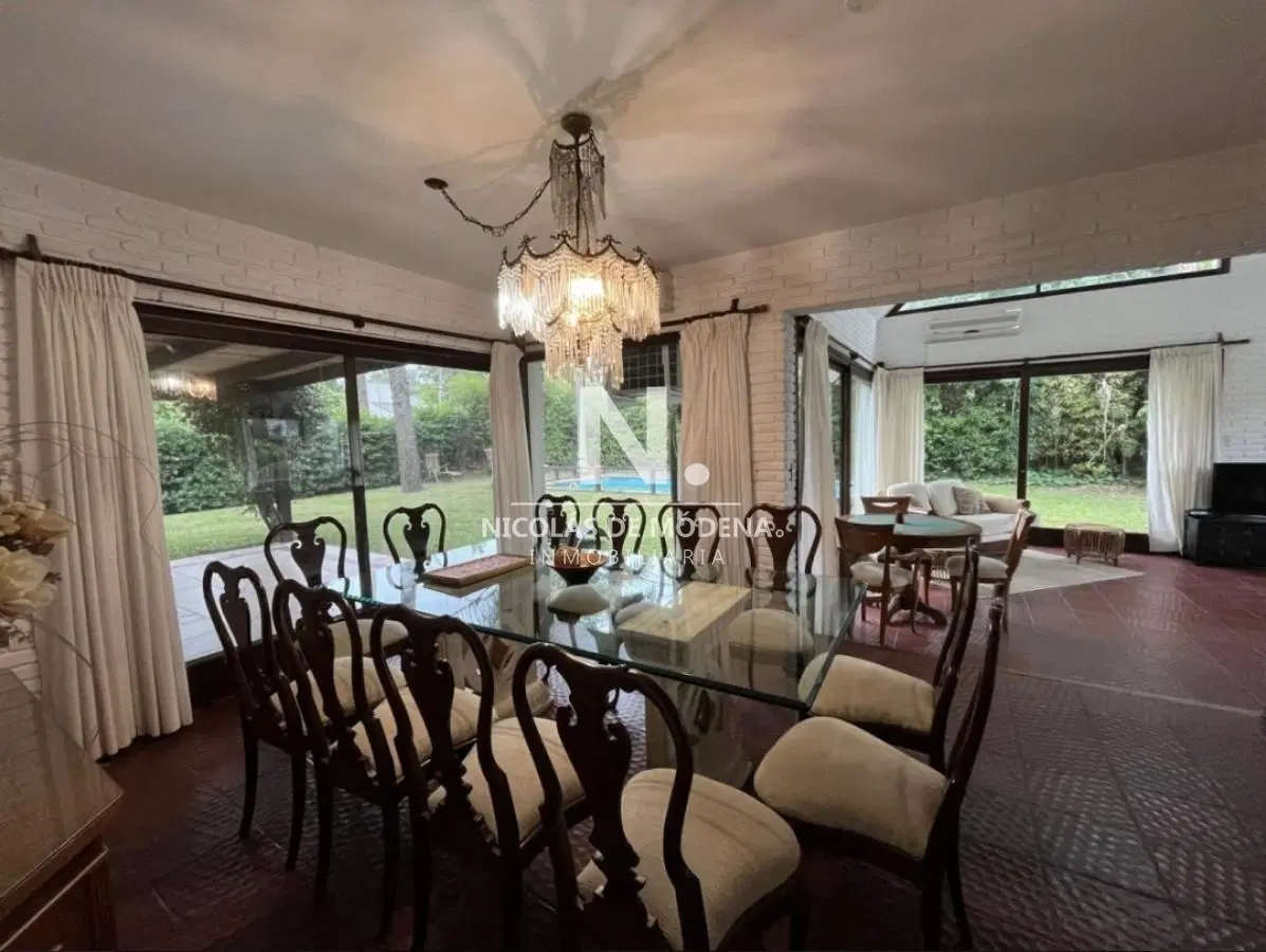 Casa en venta en 5 dormitorios en venta en Lugano 5