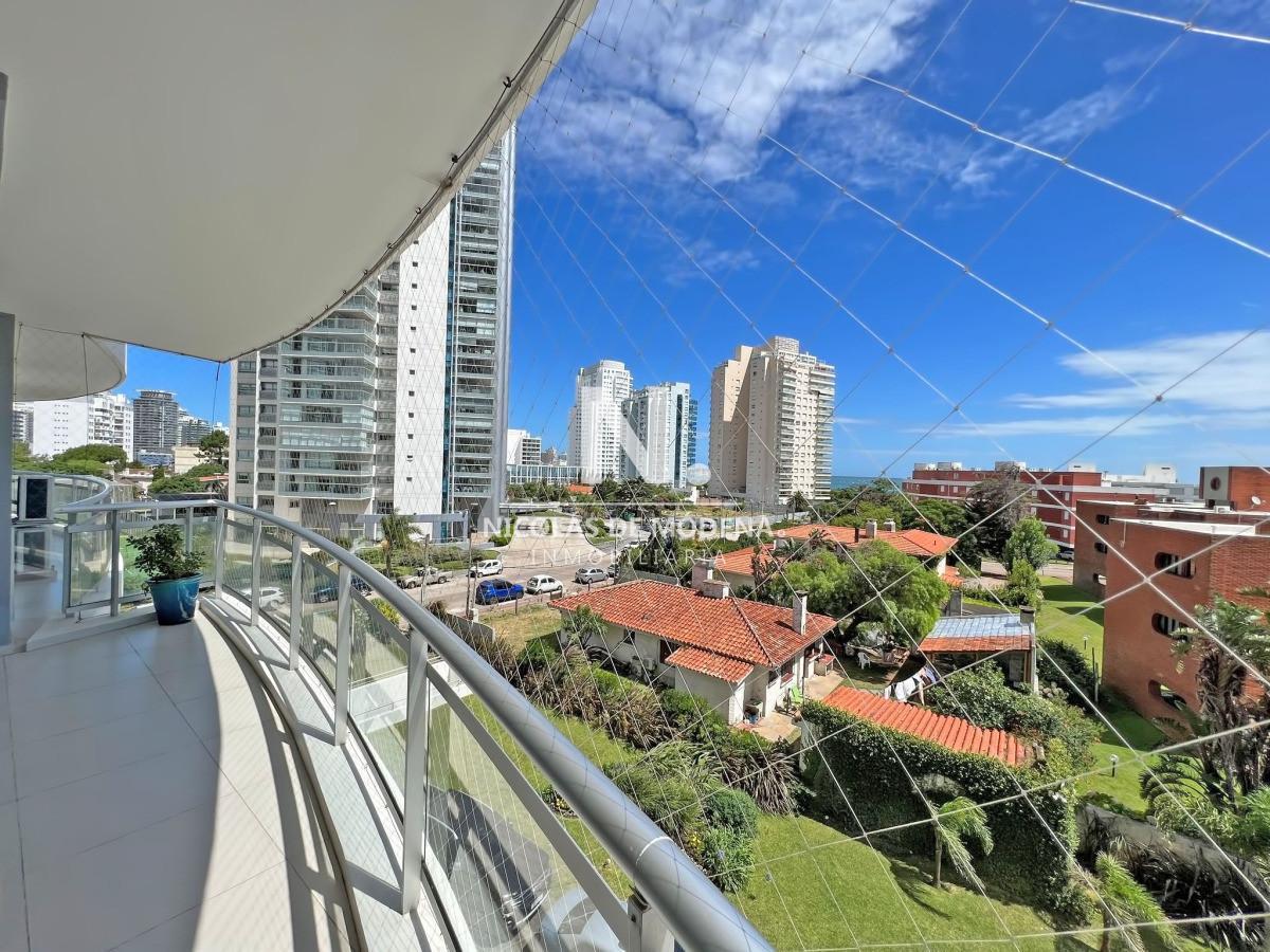En venta apartamento de 2 dormitorios en Mansa, con vista a agradable entorno