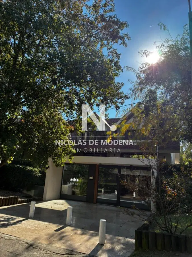 Venta Apartamento 3 Dormitorios con Cochera y Piscina en Carrasco 3