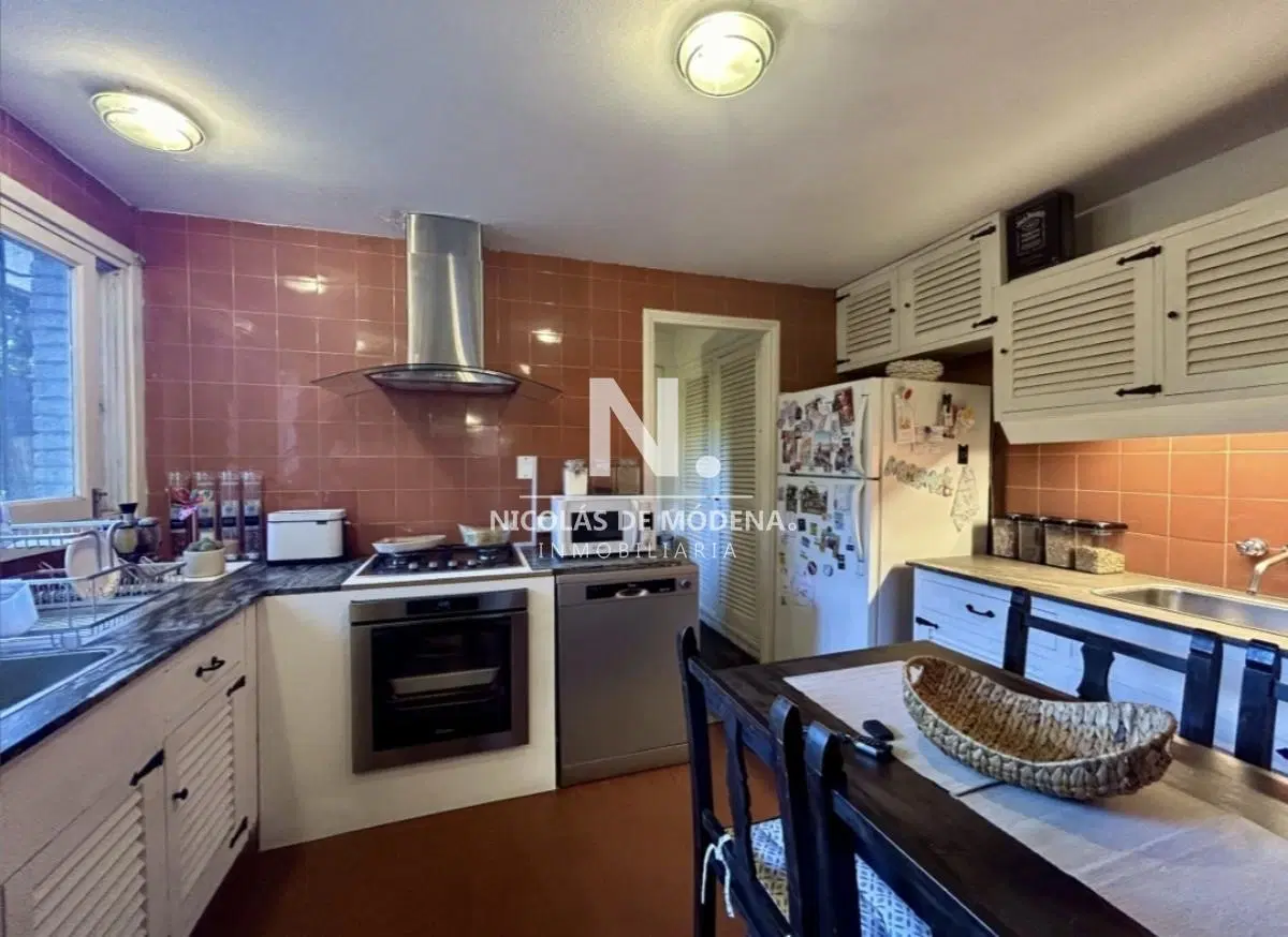 En venta casa de 2 plantas de 3 dormitorios en Cantegril, Punta del Este 2