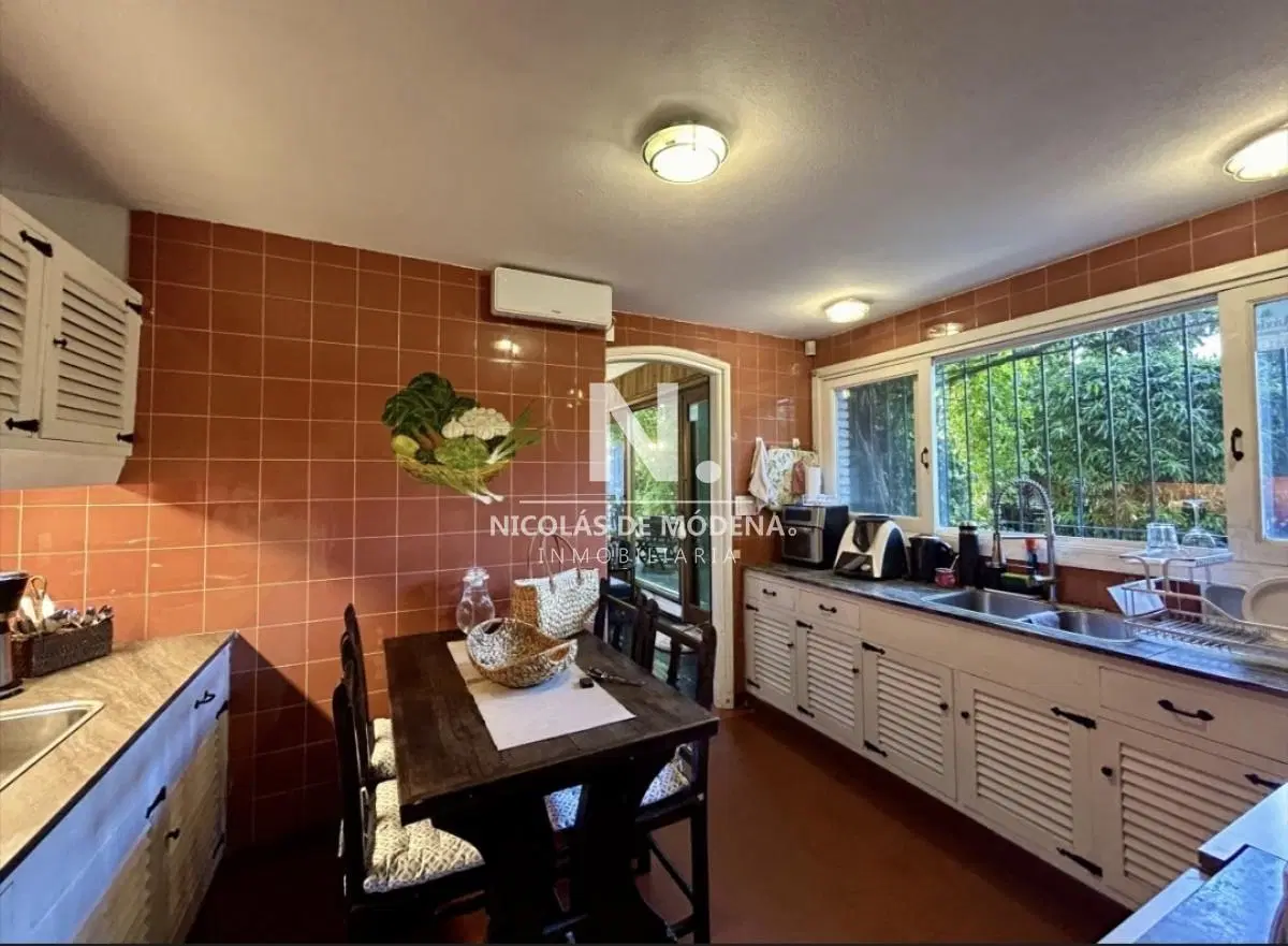 En venta casa de 2 plantas de 3 dormitorios en Cantegril, Punta del Este 5