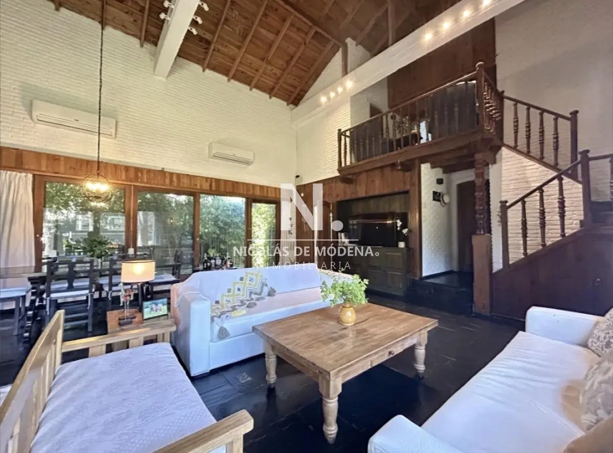 En venta casa de 2 plantas de 3 dormitorios en Cantegril, Punta del Este 4