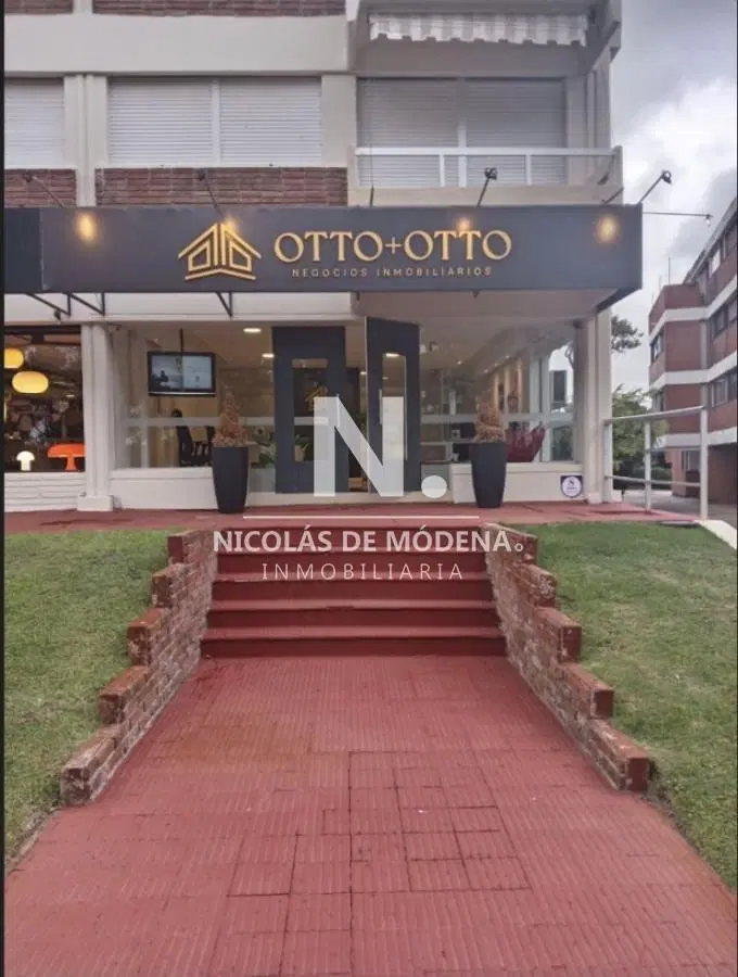 En venta local de 100m2 en Av. Italia, Punta del Este 2