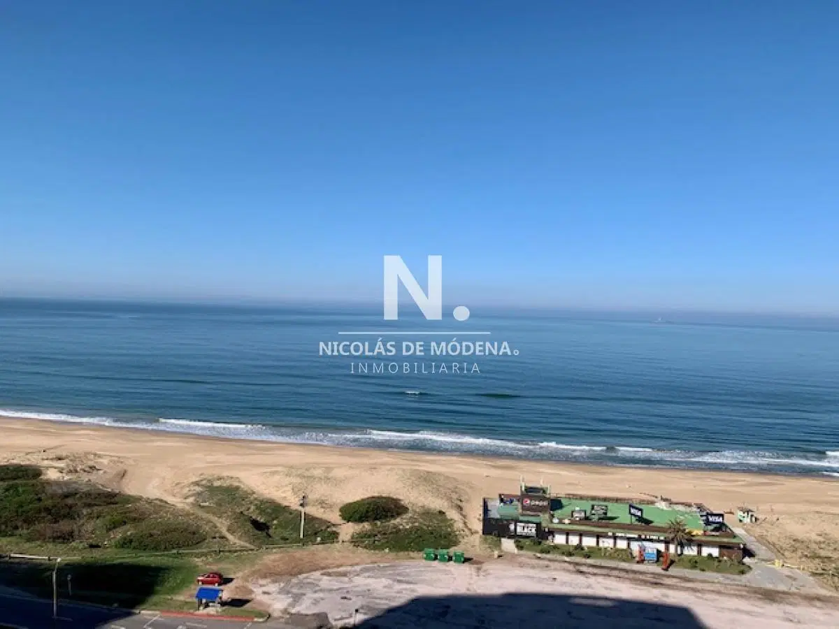 En venta apartamento de 3 dormitorios en suite, con vista al mar en Brava Punta del Este 4