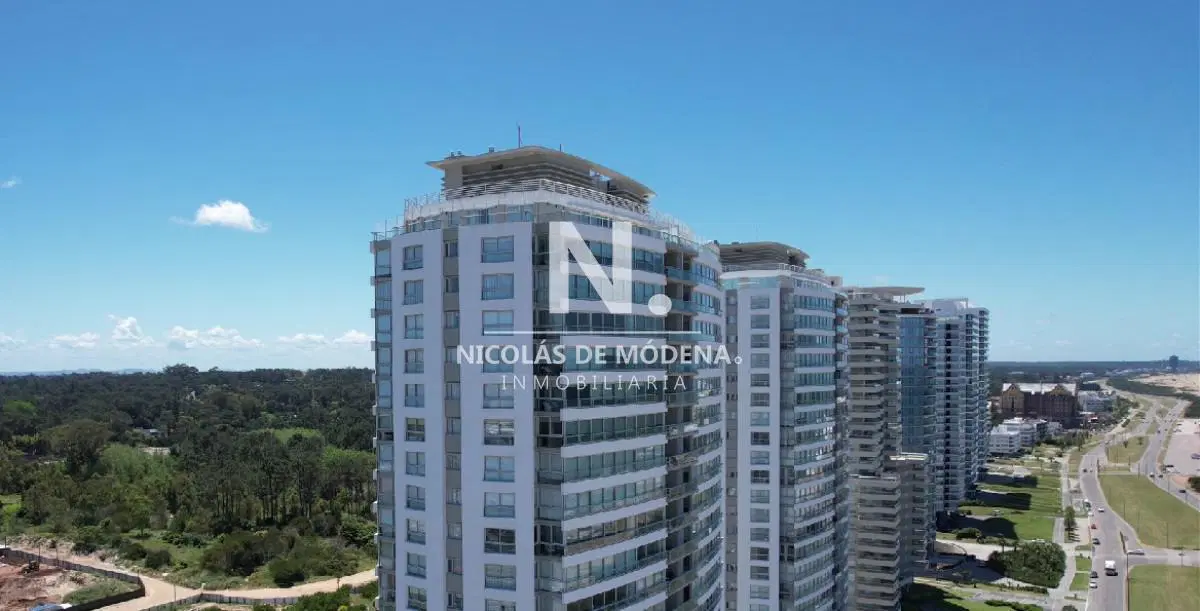 En venta apartamento de 3 dormitorios en suite, con vista al mar en Brava Punta del Este 5