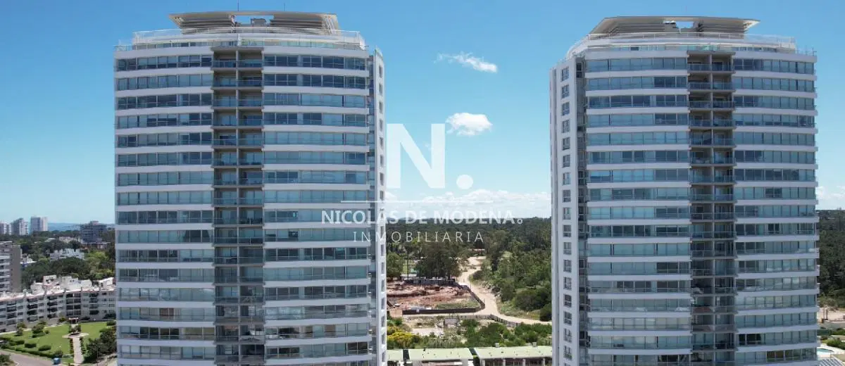 En venta apartamento de 3 dormitorios en suite, con vista al mar en Brava Punta del Este 3