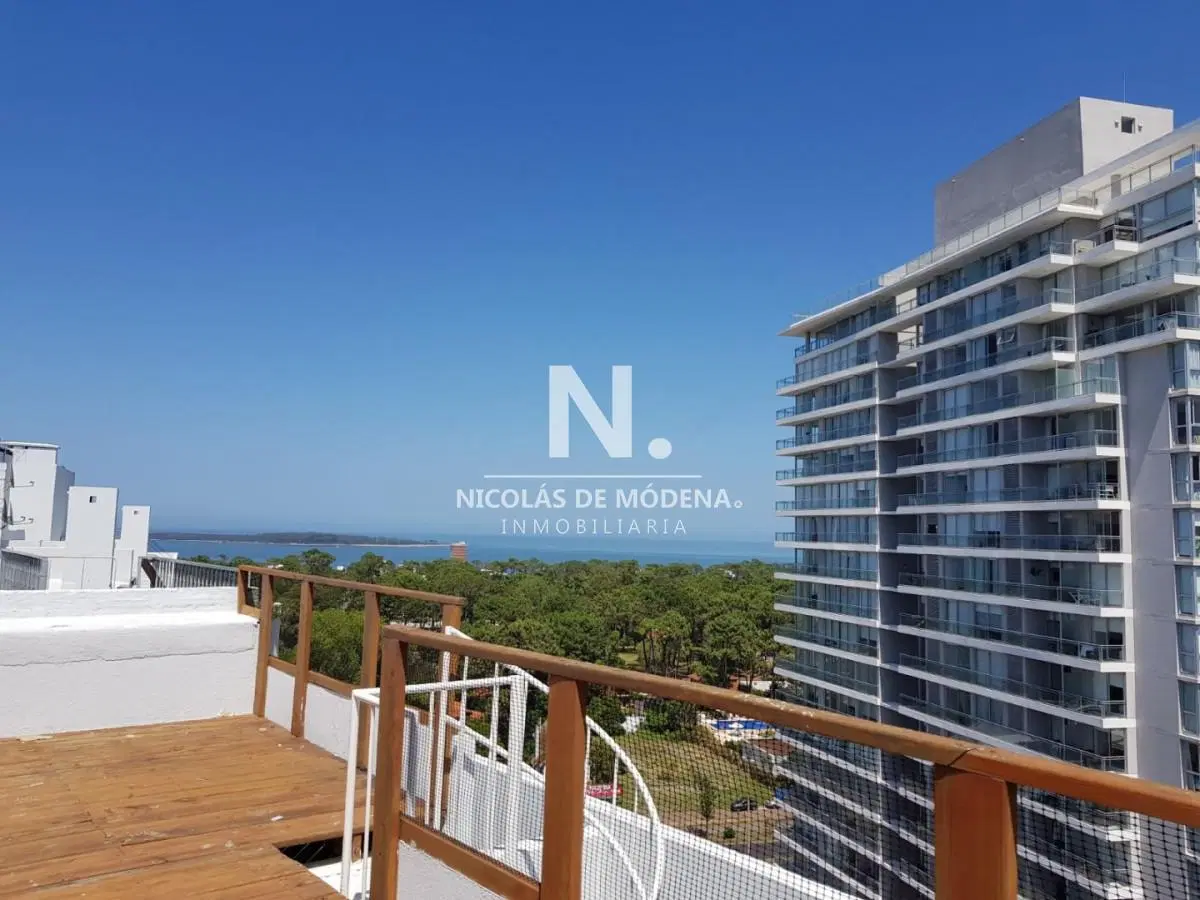 En venta apartamento de 2 dormitorios con terraza privada en Roosevelt 4